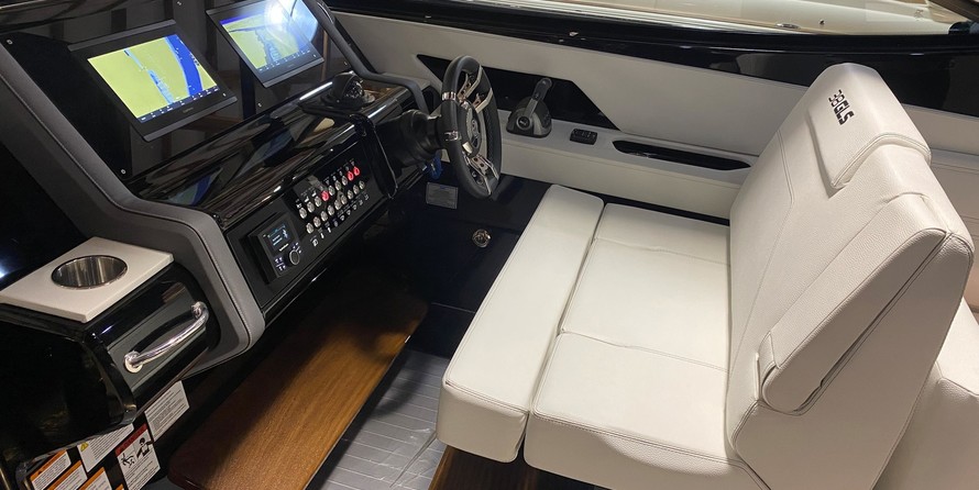 Cruisers Yachts 38 Express