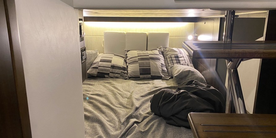 Cruisers Yachts 38 Express