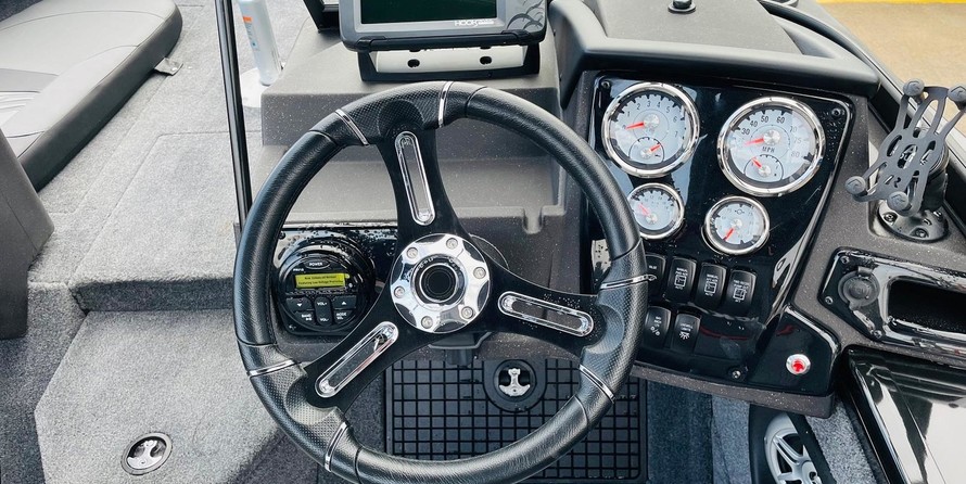 Tracker Targa V-19 WT