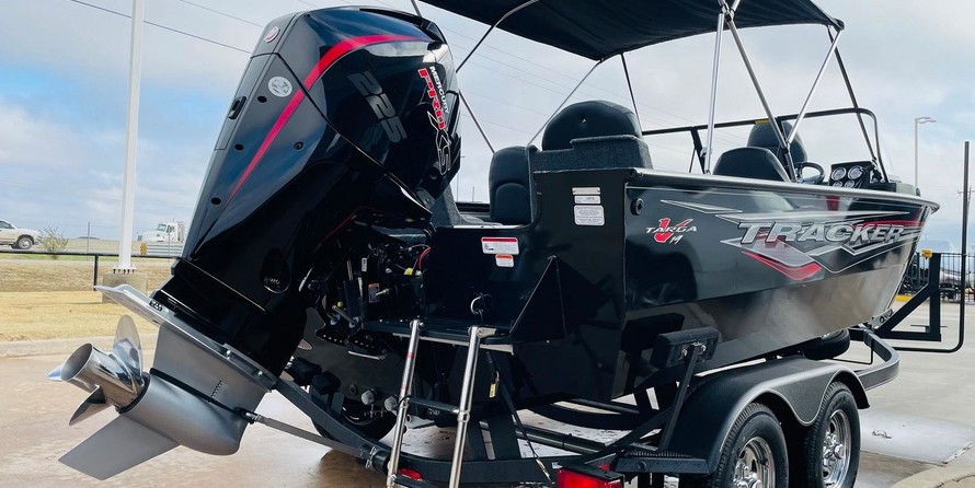 Tracker Targa V-19 WT