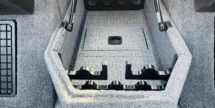 Tracker Targa V-19 WT