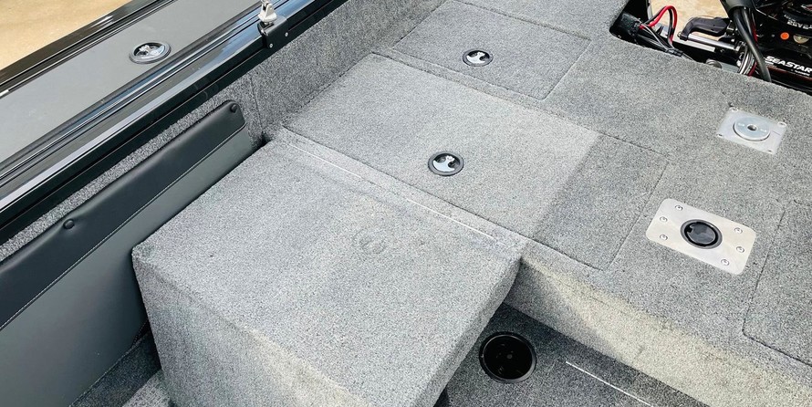 Tracker Targa V-19 WT