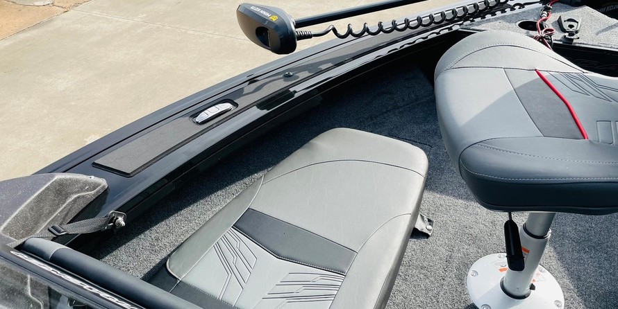 Tracker Targa V-19 WT