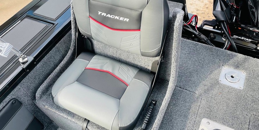 Tracker Targa V-19 WT