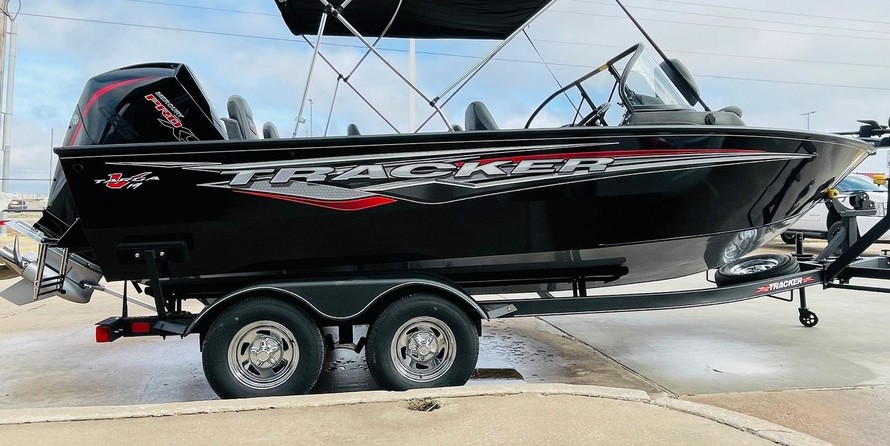 Tracker Targa V-19 WT
