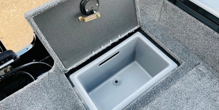 Tracker Targa V-19 WT