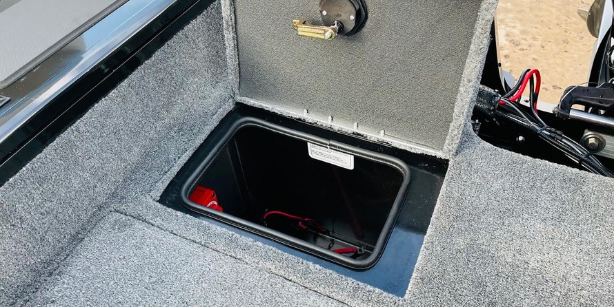 Tracker Targa V-19 WT