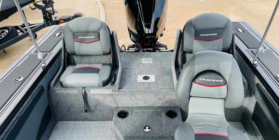 Tracker Targa V-19 WT