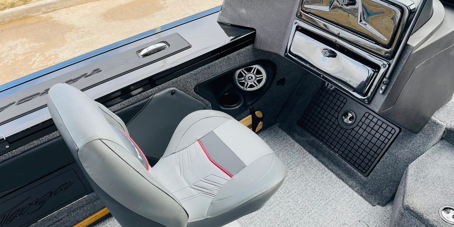 Tracker Targa V-19 WT