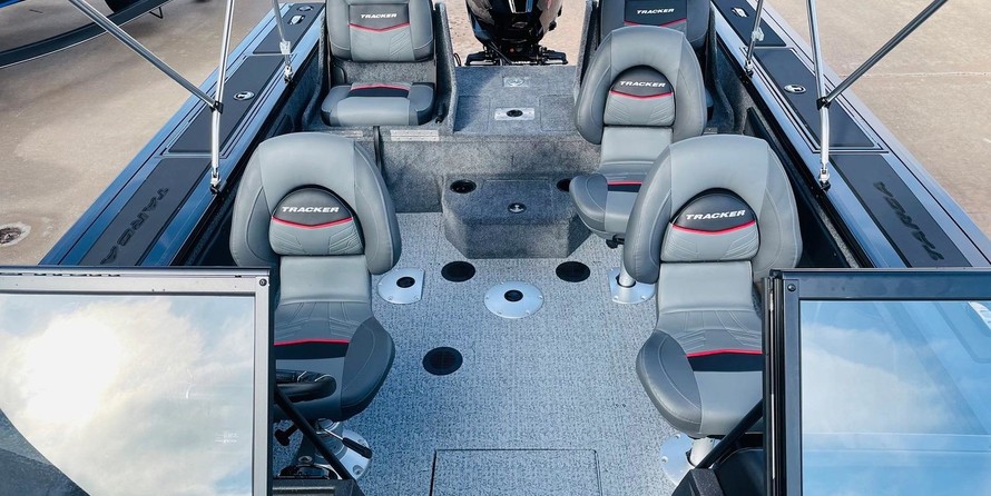 Tracker Targa V-19 WT