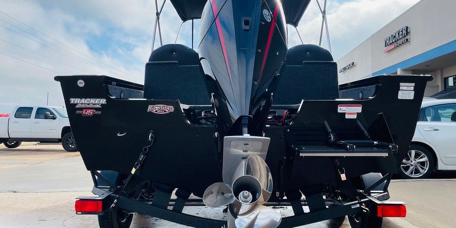 Tracker Targa V-19 WT