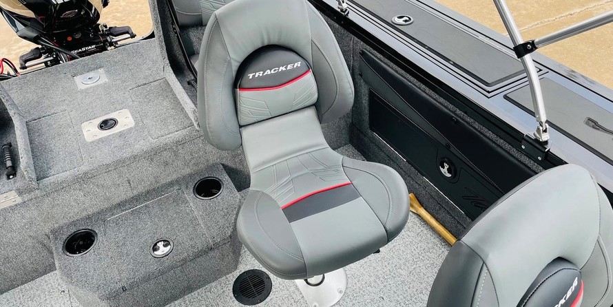 Tracker Targa V-19 WT