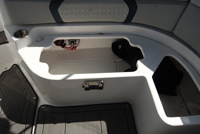 Hurricane 2200 sundeck