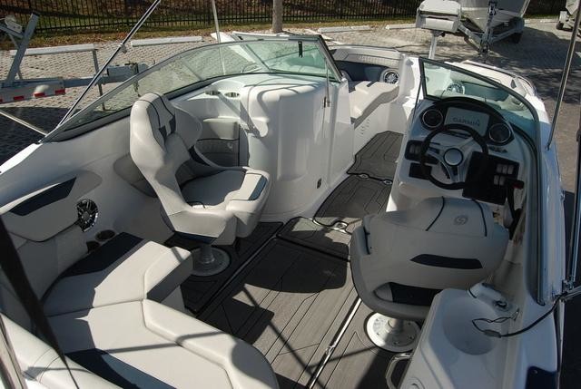 Hurricane 2200 sundeck