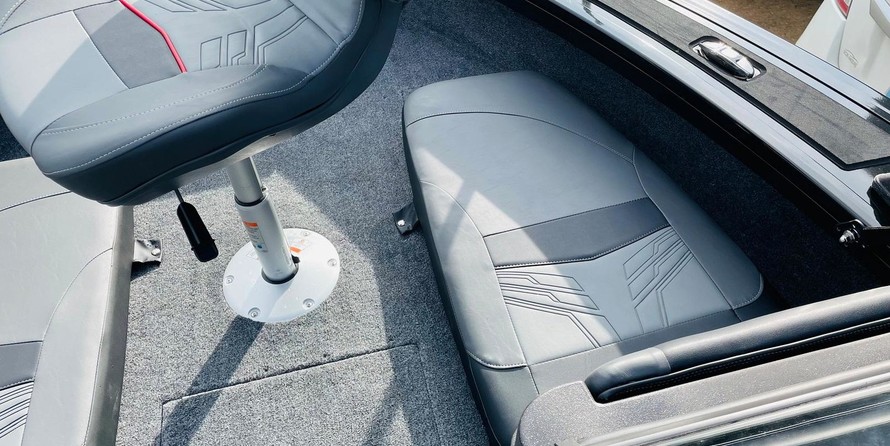 Tracker Targa V-19 WT