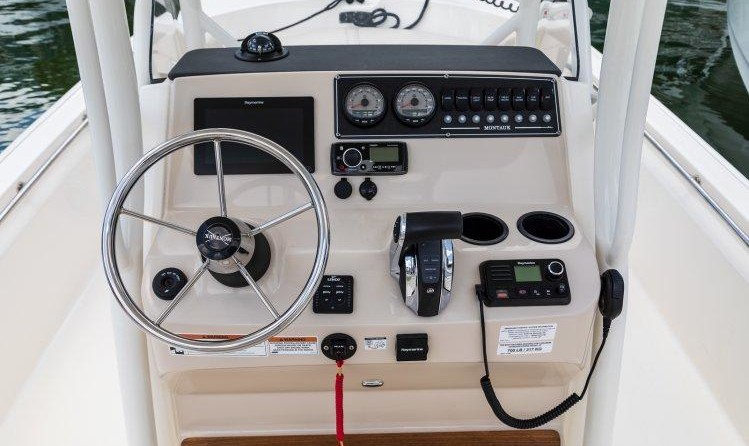 Boston Whaler 210 Montauk