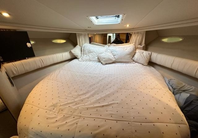 Sea ray 480 sedan bridge