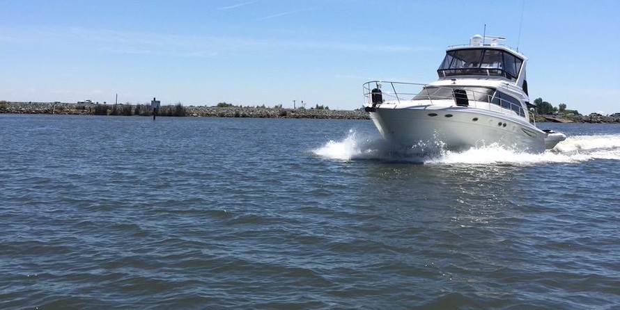 Sea ray 480 sedan bridge