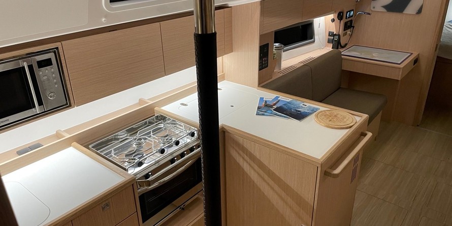 Bavaria C42