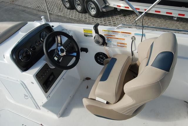 Hurricane 201 sundeck sport