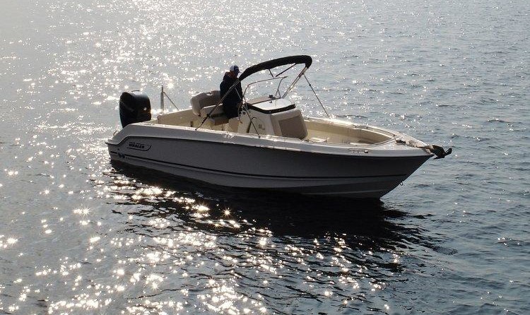 Boston Whaler 230 Outrage