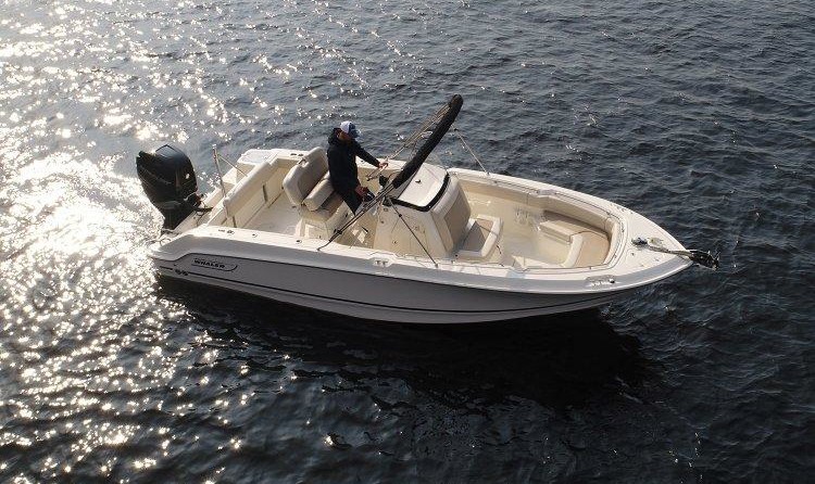 Boston Whaler 230 Outrage