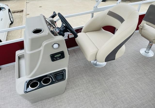 Sun Tracker Bass Buggy 18 DLX