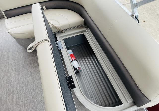 Sun Tracker Bass Buggy 18 DLX