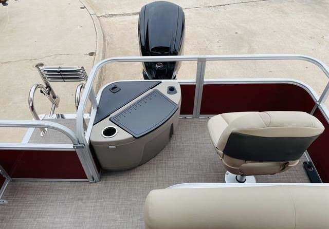 Sun Tracker Bass Buggy 18 DLX