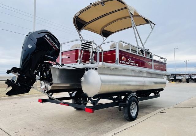 Sun Tracker Bass Buggy 18 DLX