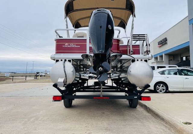 Sun Tracker Bass Buggy 18 DLX