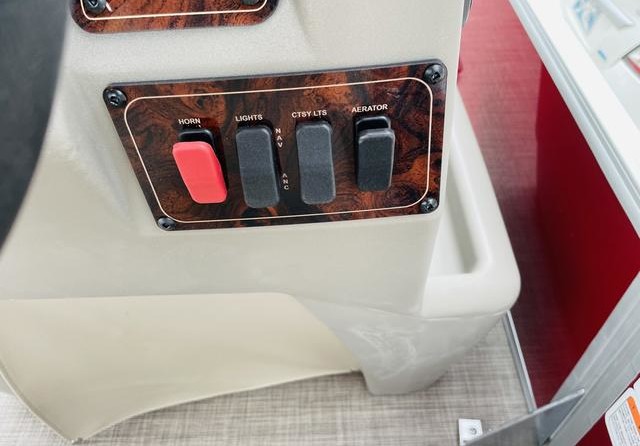 Sun Tracker Bass Buggy 18 DLX