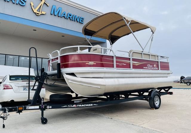 Sun Tracker Bass Buggy 18 DLX