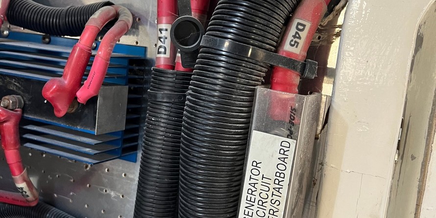 Sea ray 480 sedan bridge