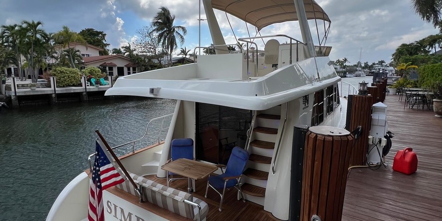 Sea ray 480 sedan bridge