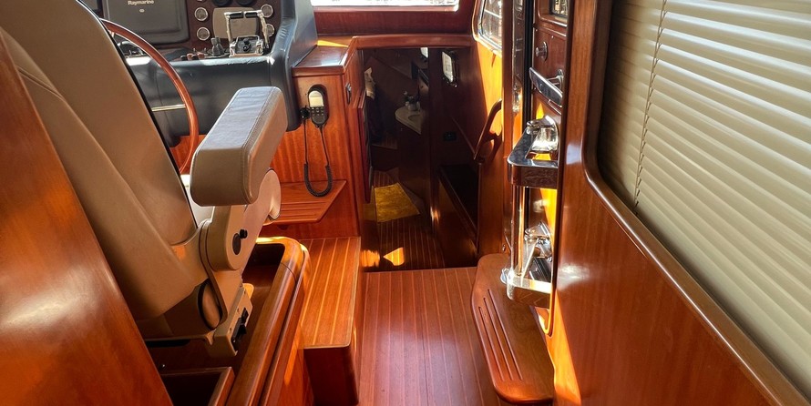 Sea ray 480 sedan bridge