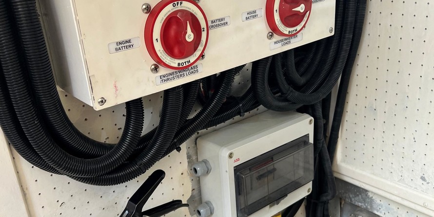 Sea ray 480 sedan bridge