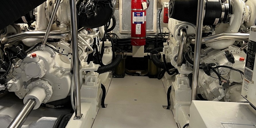 Sea ray 480 sedan bridge