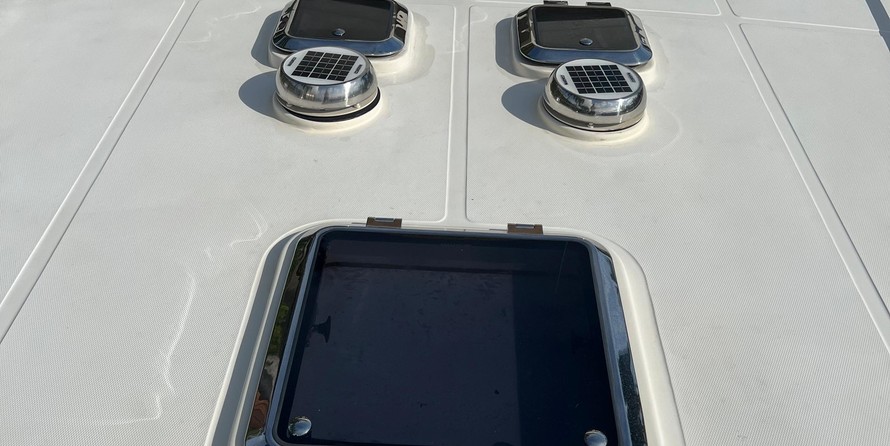 Sea ray 480 sedan bridge