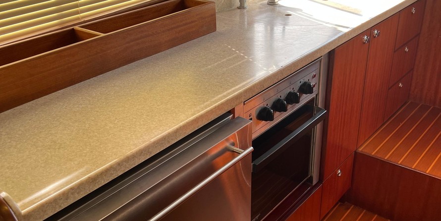 Sea ray 480 sedan bridge