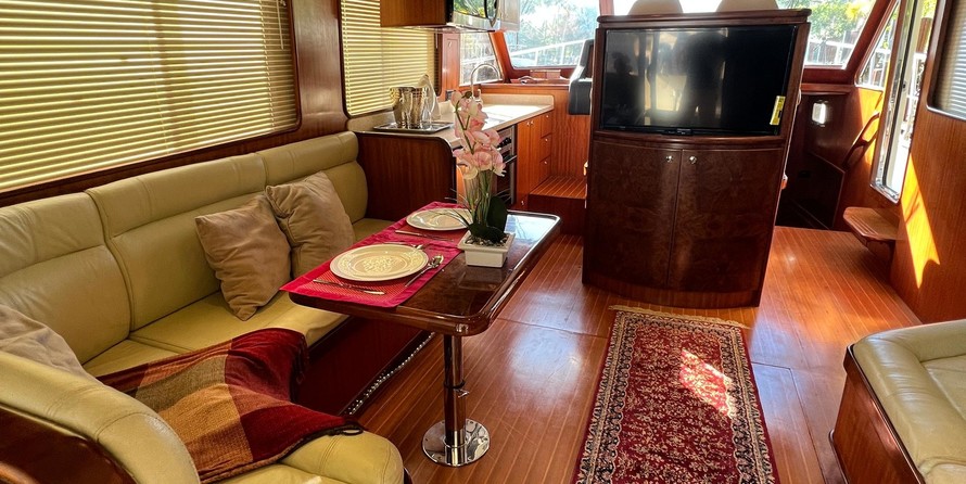 Sea ray 480 sedan bridge