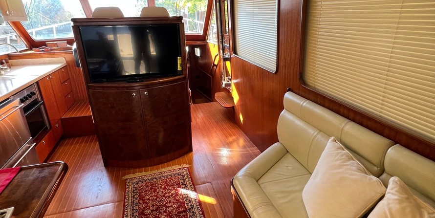 Sea ray 480 sedan bridge