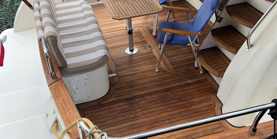 Sea ray 480 sedan bridge