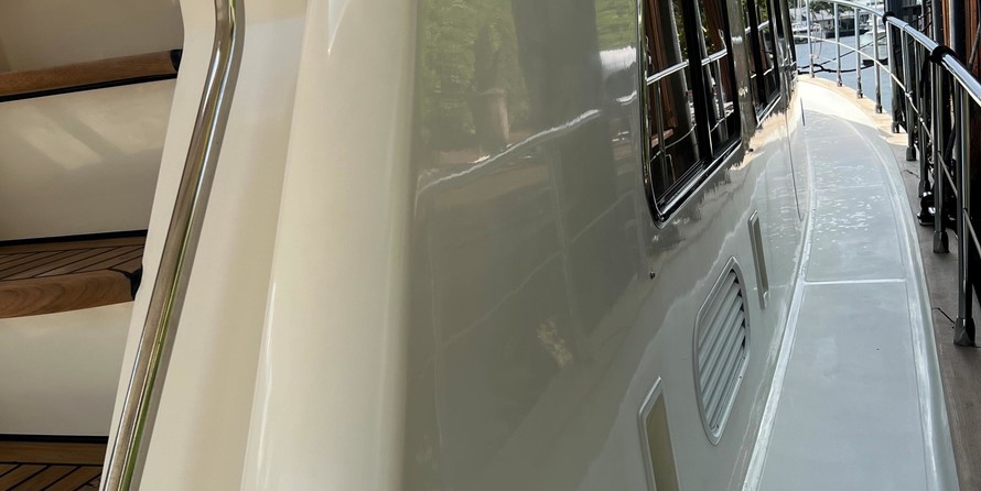 Sea ray 480 sedan bridge