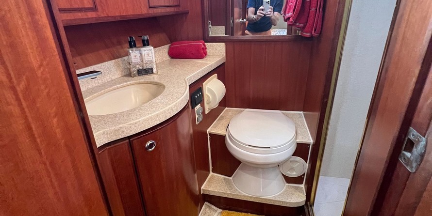 Sea ray 480 sedan bridge