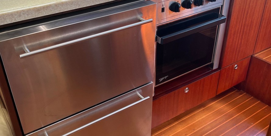 Sea ray 480 sedan bridge