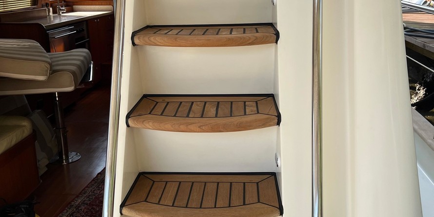 Sea ray 480 sedan bridge