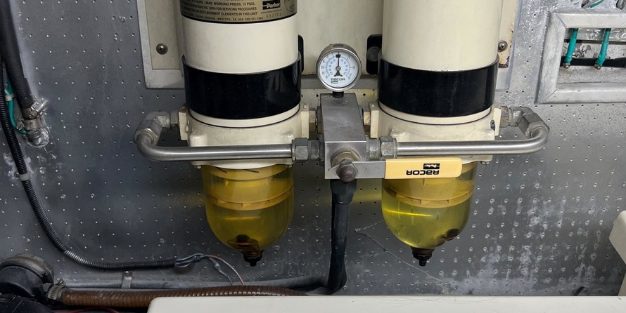 Sea ray 480 sedan bridge