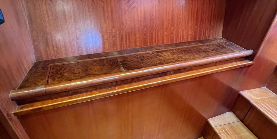 Sea ray 480 sedan bridge