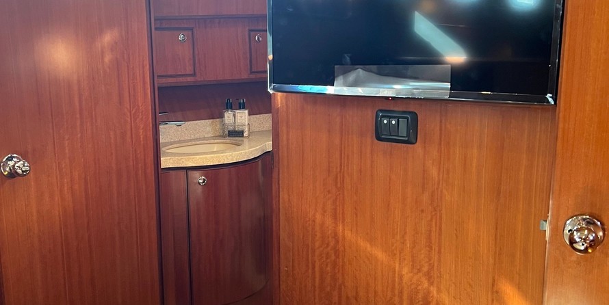 Sea ray 480 sedan bridge